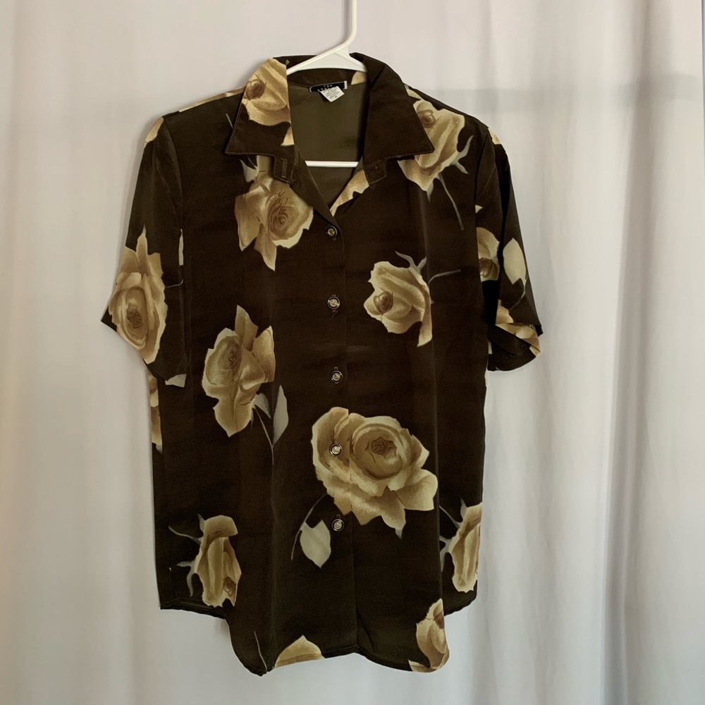 VINTAGE Button Down Shoulder Patted Tee